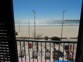 Гостиница Apartamento Estudio Acuario Frente Mar  Барбате